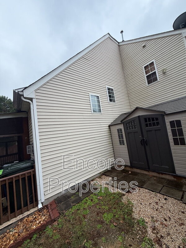 Building Photo - 6225 Saybrooke Dr