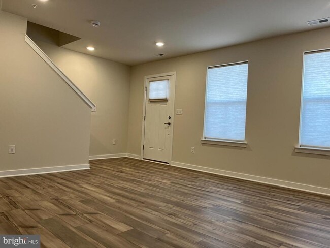 Building Photo - 40 Anderson Dr