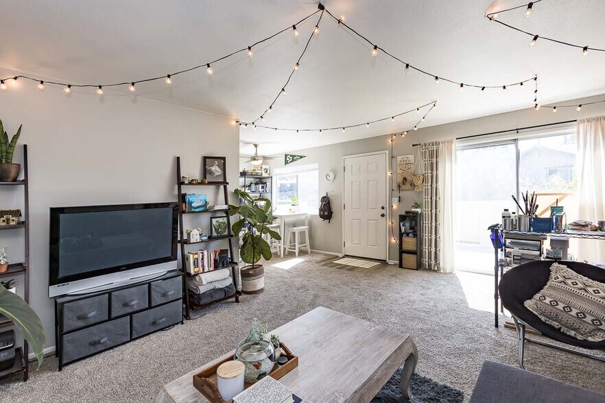 Building Photo - 1750 Prefumo Canyon Rd