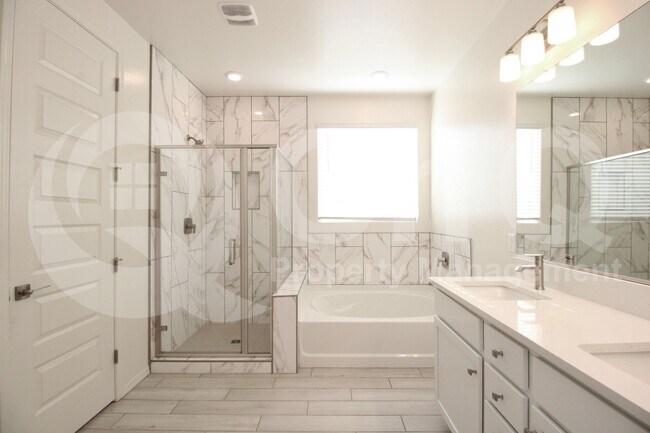 Building Photo - 3037 W la Mirada Dr