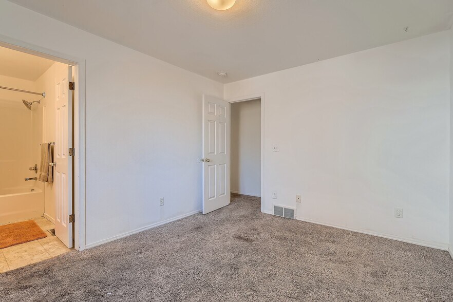 Building Photo - 3609 Watermans Landing Dr