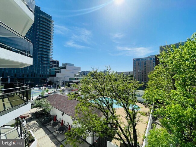 Building Photo - 1530 Key Blvd