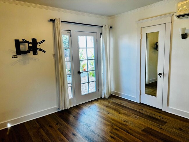 Building Photo - Remodelled Two Bedroom Home + Office for Rent in LB!