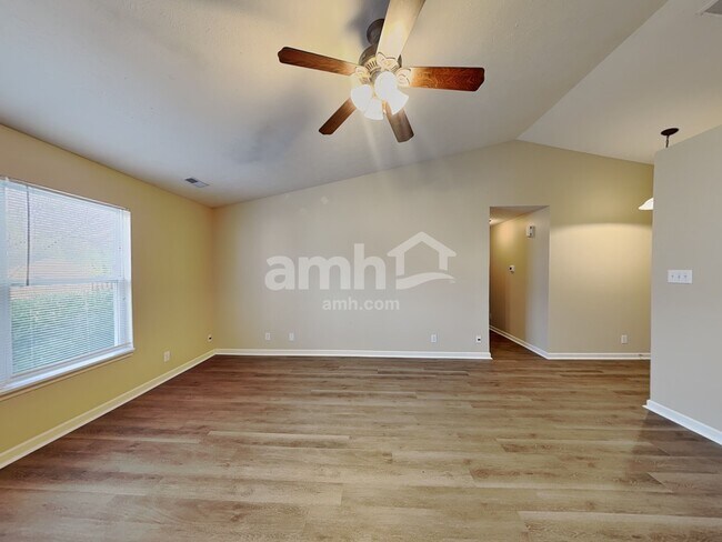 Building Photo - 1740 Brookview Dr