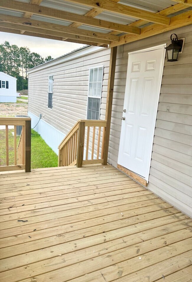 Building Photo - Move in ready!! 2BD/2BA spacious mobile home!
