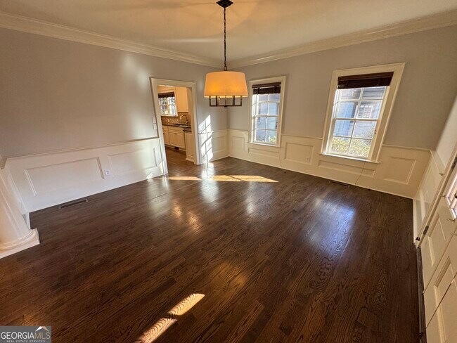 Building Photo - 1092 McLynn Ave NE