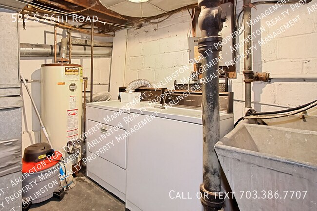 Building Photo - 522 S 26th Rd