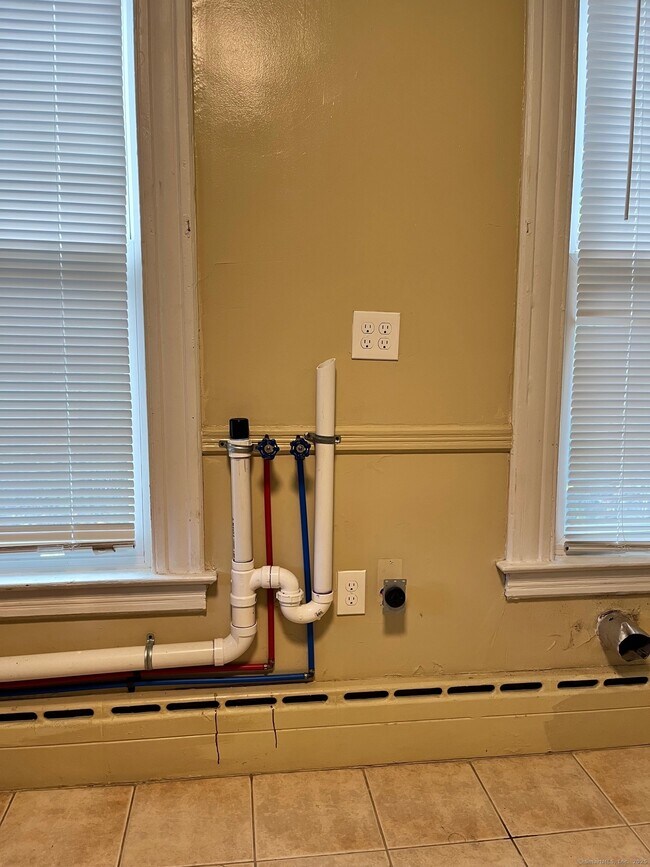 Building Photo - 308 Edgewood St