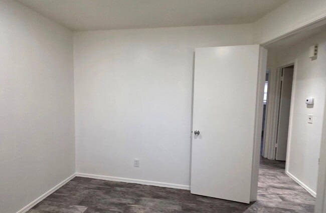 Building Photo - 3 bedroom 1 bath