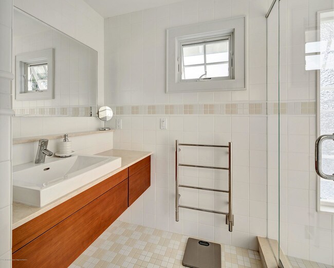 Building Photo - 303 1st Ave