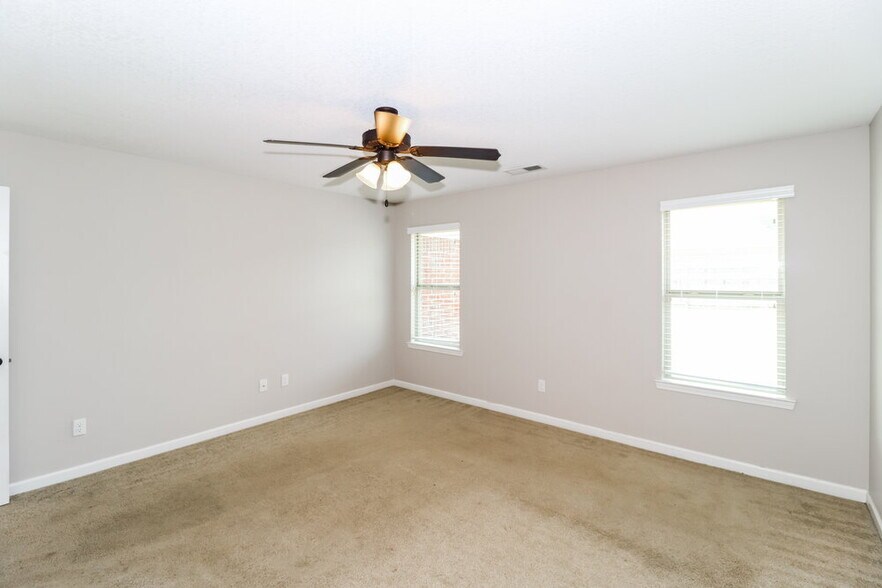 Building Photo - 45 Willow Springs Ln