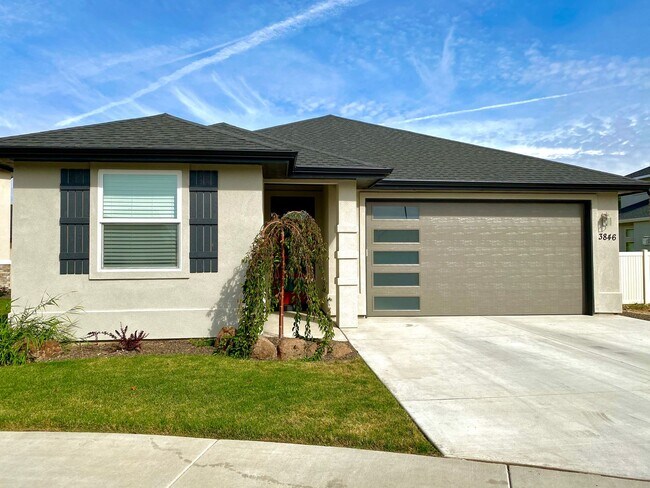 Building Photo - Lovely Single Level 3 Bed 2 Bath Home in M...