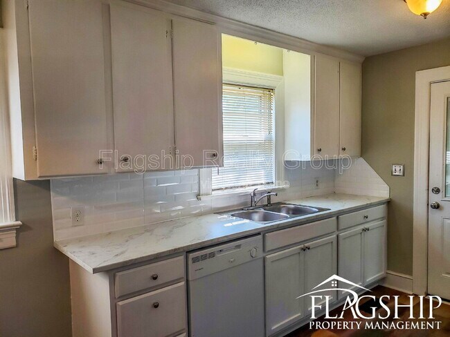 Building Photo - 1204 Franklin Dr