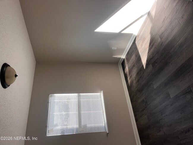 Building Photo - 10901 Hardwick Ln