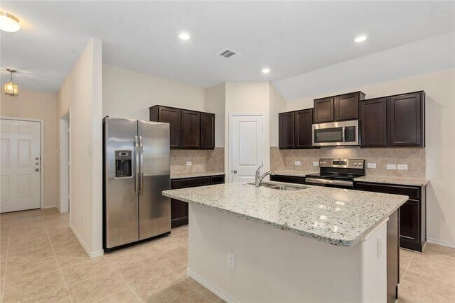 Building Photo - 837 Hillrose Dr