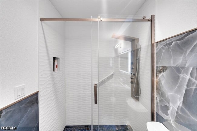 Building Photo - 6511 Royal Woods Dr