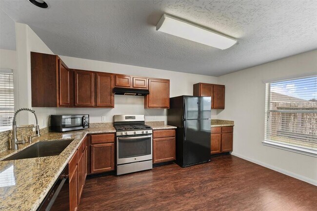 Building Photo - 2611 Verano Dr