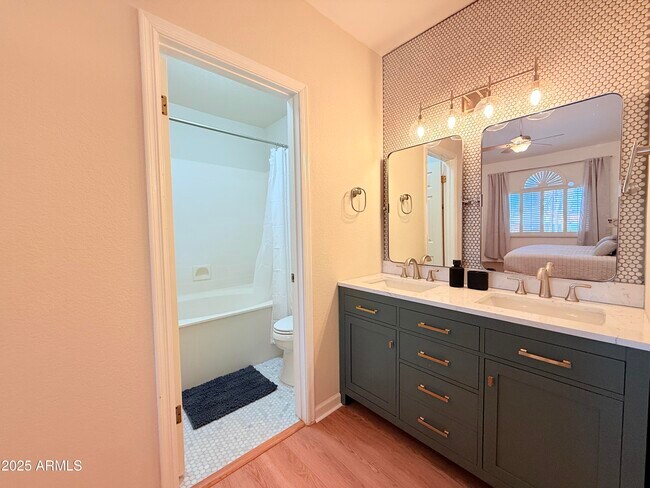 Building Photo - 5640 E Bell Rd