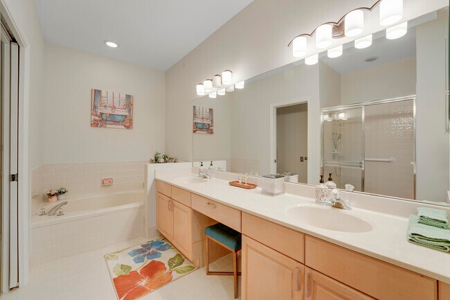 Building Photo - 7136 Ashford Ln
