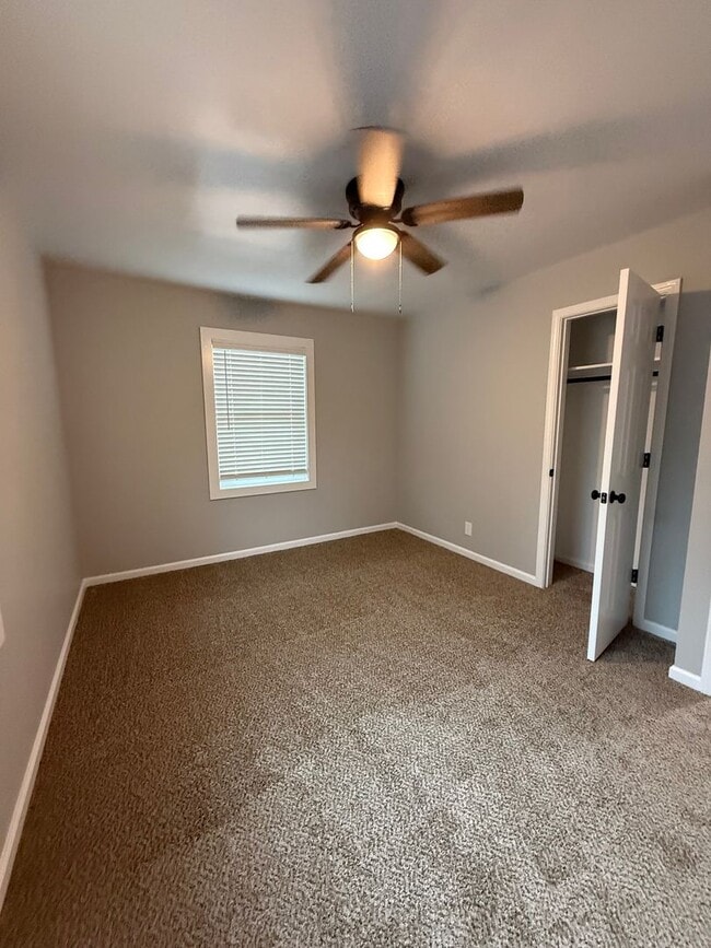 Building Photo - Newly Renovated 3 Bedroom 2 Bath w/ Flex Room Located in a Sought-after Neighborhood!