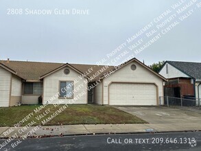 Building Photo - Modesto 2 Bedroom 2 Bath Duplex