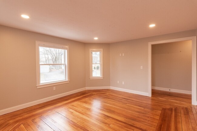 Building Photo - 19 Hoyle St