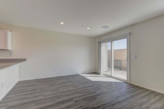 Building Photo - Brand new 3 bedroom Town House by DR Horto...