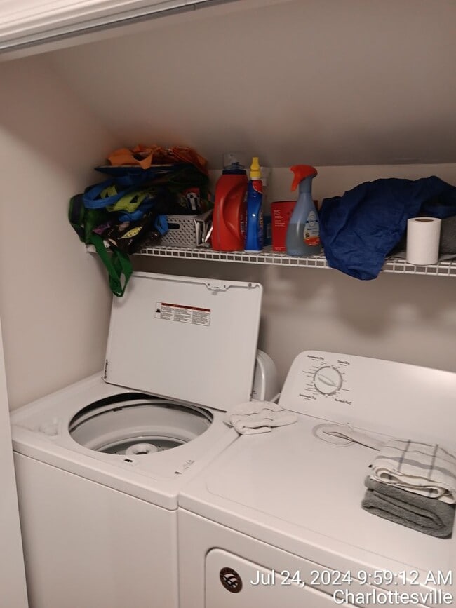 Building Photo - 14th Street NW / 2 Bedroom / 2 Bath Leasin...