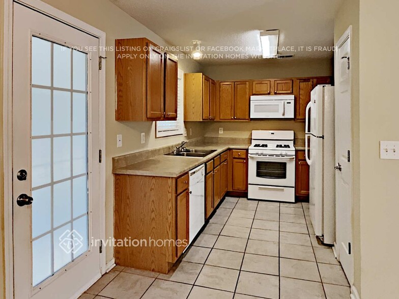 Building Photo - 236 Bainbridge Cir