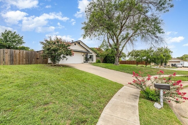Building Photo - 1700 Delaford Cir