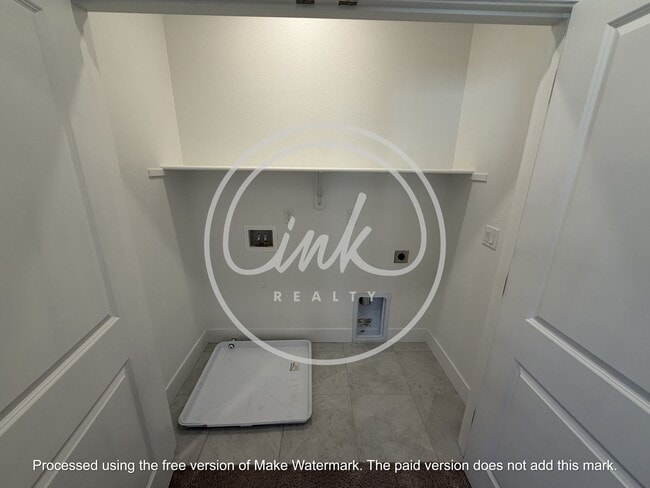 Building Photo - Beautiful Newly Built Townhome In Jenuane Community