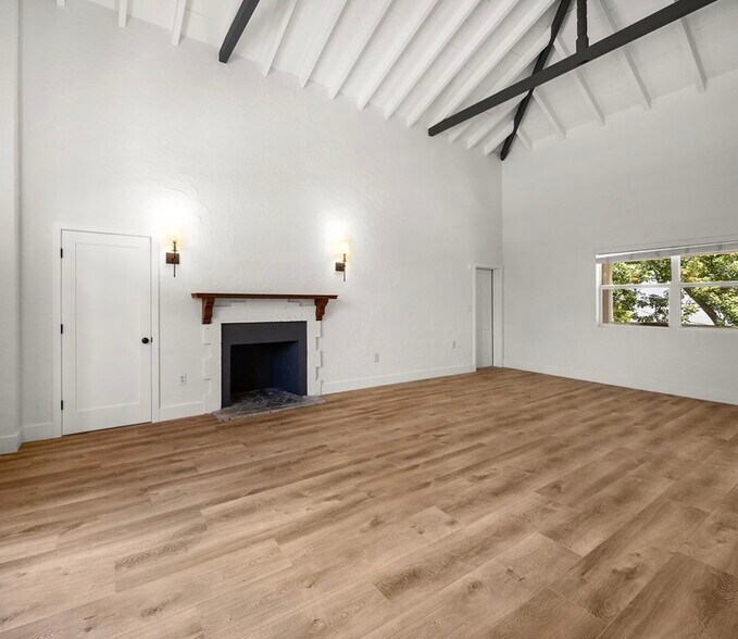 Building Photo - 2411 Biscayne Blvd