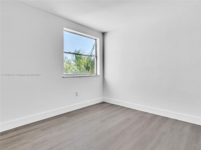 Building Photo - 4550 SW 68th Ct Cir