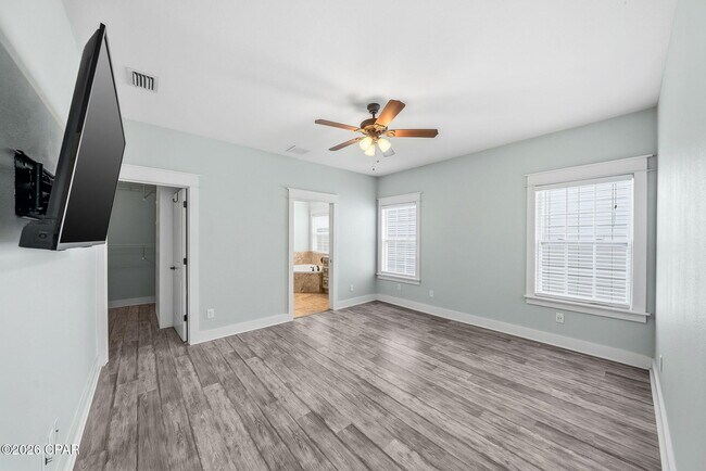 Building Photo - 415 Paradise Blvd