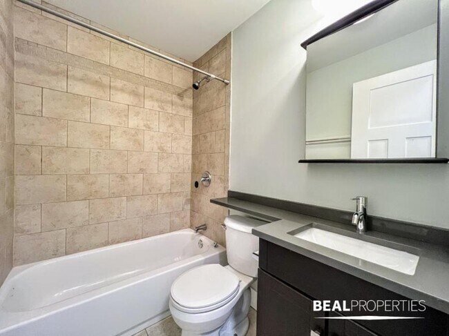 Building Photo - 1 bedroom in HIGHLAND PARK IL 60035