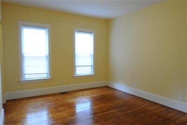 Building Photo - 68 Elm St
