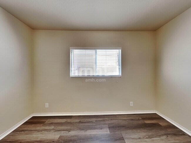 Building Photo - 114 Fontana Albero