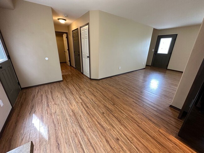 Building Photo - 2100 N Chestnut St