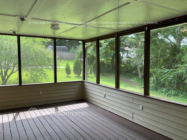 Building Photo - 3000 Meadow Ct