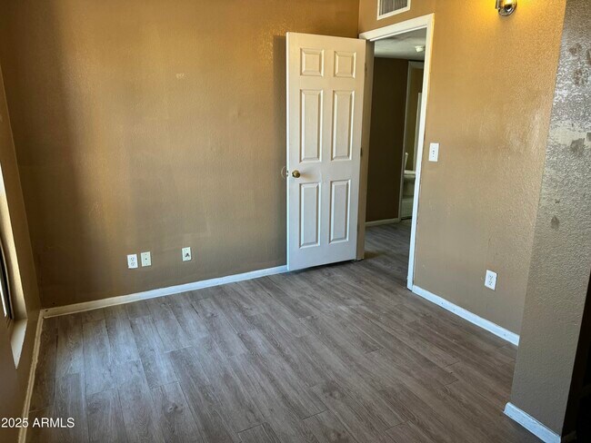Building Photo - 1424 N 53rd Ave