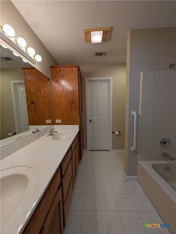 Building Photo - 1666 Lantana Cir