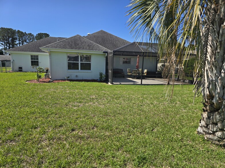 Building Photo - 4645 NW 30th Pl