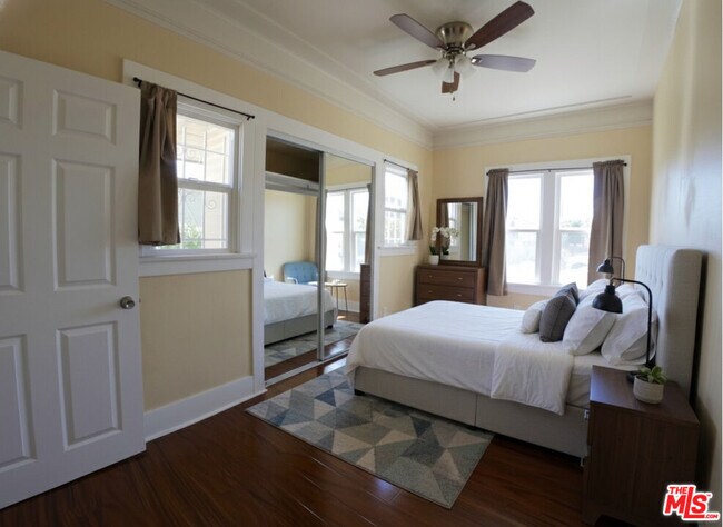 Building Photo - 2928 Walton Ave