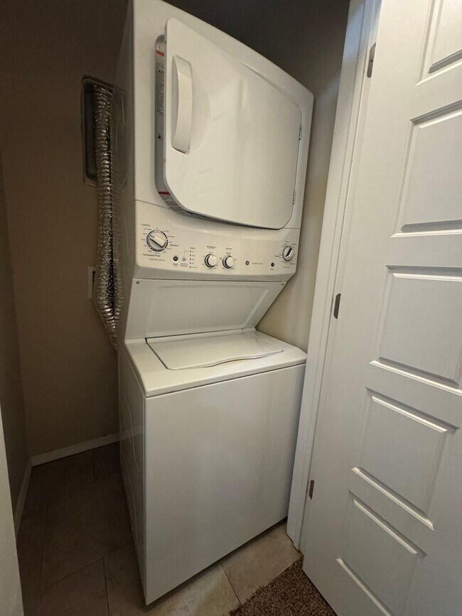 Building Photo - 1301 SW Washington apt 3- AVAILABLE NOW!