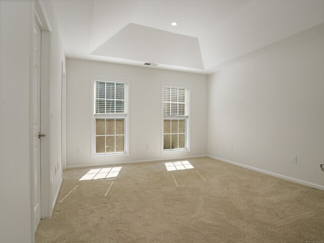 Building Photo - 16 Warrington Round