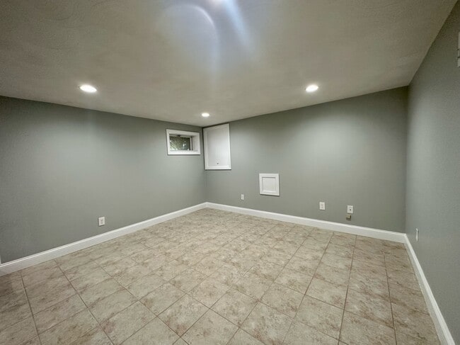 Building Photo - 33 Rublee St