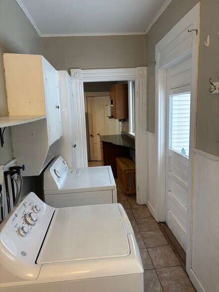 Building Photo - 861 Chestnut St