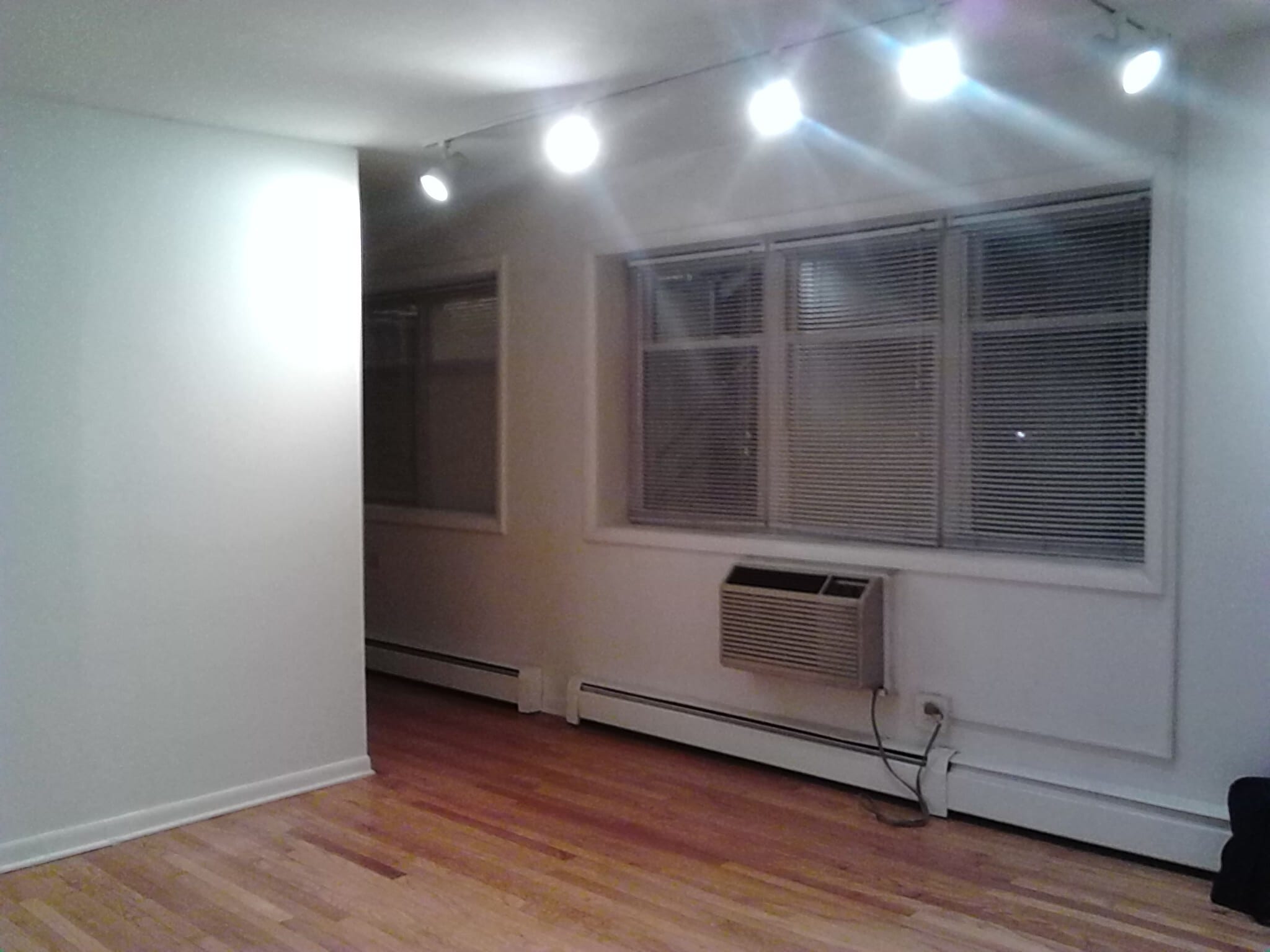 Building Photo - 4258 N Greenview Ave