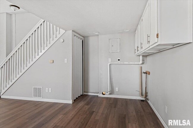 Building Photo - 201 E Main St