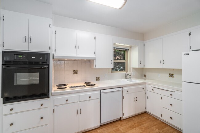 Building Photo - 3125 Fernside Blvd